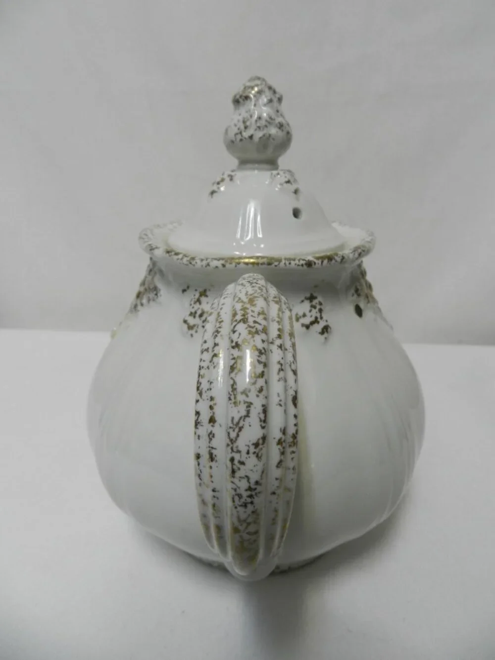Hall 0917 Vintage teapot gold white w/ lid holds 6 cups Mid Century ceramic lid